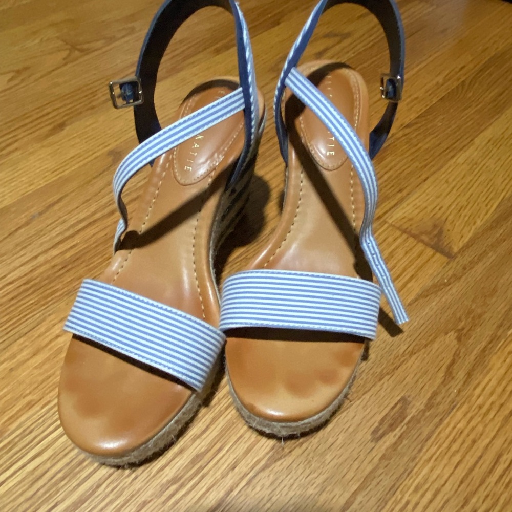 Kelly & Katie Navy and Beige Wedges - Picture 2 of 5